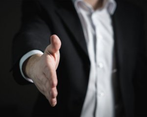 "Добрий день" чи "доброго дня" - як правильно вітатися