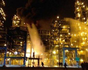 В Беларуси горел нефтеперерабатывающий завод