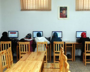 Таліби заборонили жінкам вчитися та працювати в університеті
