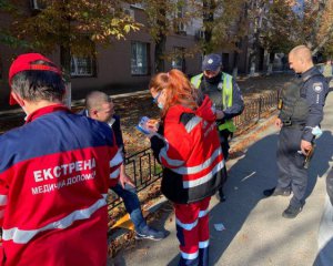 Водій вдарив в обличчя інспектора з паркування