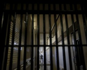 В Украине готовятся выпускать пожизненно осужденных