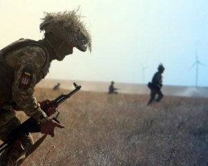 Война на Донбассе: двое бойцов получили ранения