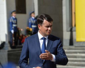 "Слуги" зібрали підписи за відставку Разумкова