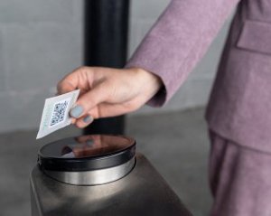 Пасажирів Центрального автовокзалу Києва пустять на платформи лише з QR-квитком