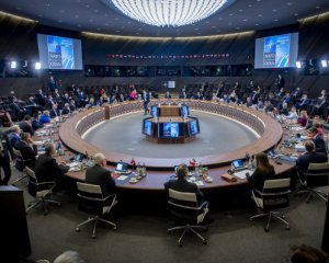 НАТО висилає 8 російських дипломатів