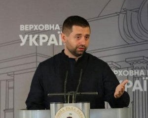 &quot;Окрема доля в кожного&quot; - Арахамія про &quot;слуг&quot;, які не захотіли відставки Разумкова