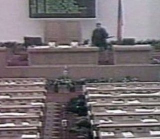 Терористи розстріляли засідання парламенту