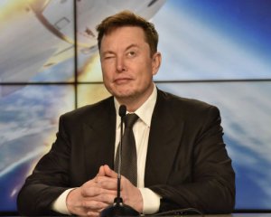 Маск переносить штаб-квартиру Tesla