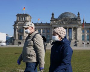 Германия ввела карантин для невакцинированных туристов из Украины