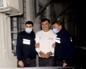 &quot;У него нет денег, какой там мед&quot; - врач Саакашвили о прекращении голодовки политика