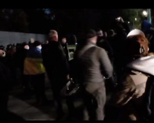 &quot;За*бало&quot;: возле дома Зеленского в Конча-Заспе проходит акция протеста