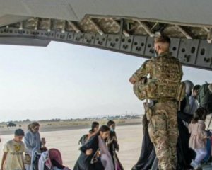 Переводчик, спасший Байдена от талибов, покинул Афганистан