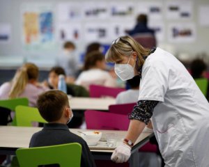 Учителей без прививки начнут отстранять от работы