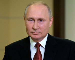 Боится дестабилизации. Путин еще не решил избираться президентом в 2024 году