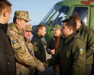 Зеленский посетил украинских военных на фронте