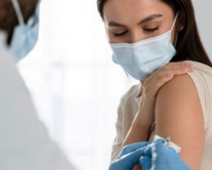 Минздрав расширит перечень профессий для обязательной вакцинации