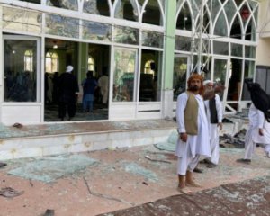 При взрыве мечети погибли по меньшей мере 62 человека
