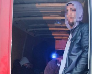 У Польщі затримали українця, який перевозив нелегалів