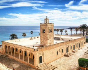 Туніс скасував карантин для туристичних груп