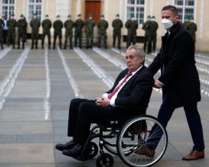 Полномочия президента Чехии разделят между чиновниками