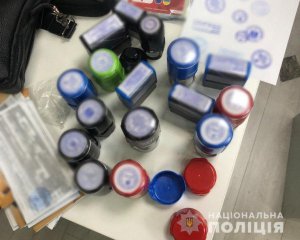 Поліція почала масово відкривати справи стосовно підробки сертифікатів про вакцинацію