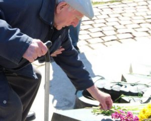 У Львові з Марсового поля здерли радянський символ