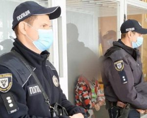 Убийство полицейского в Чернигове: двоих подозреваемых отпустили домой