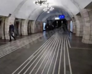 &quot;Де всі?&quot;: метро Києва вразило безлюдністю в перший день &quot;почервоніння&quot;
