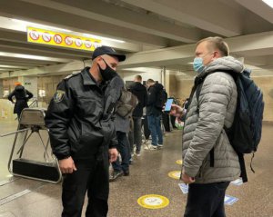 Covid-рейди у транспорті Києва: скільки пасажирів "влетіли" на штраф