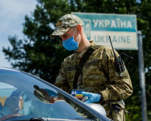 Запретить россиянам въезд в Украину: петиция на вторые сутки набрала половину необходимых подписей