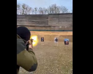 Кива знову відзначився: привітав українців, розстрілявши портрети Бандери й Шухевича