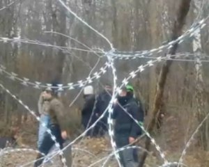 Мігранти з боку Білорусі атакували польських прикордонників