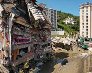 Тисячі людей спали просто неба: Туреччину сколихнув землетрус