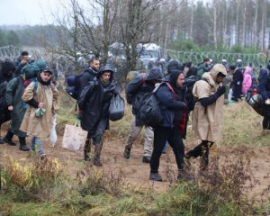 Ведуть під дулами автоматів:  як мігранти долають шлях до  Білорусі