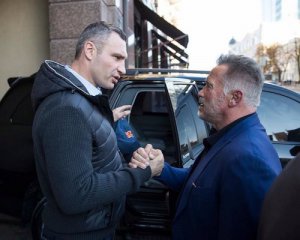 "Подарував легендарну куртку". Кличко розповів, як Шварценегер допоміг українським дітям