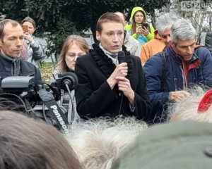 "Сімейна лікарка"-антивакцинаторка знову засвітилася. Цього разу втрутилася поліція