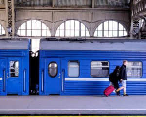 Пасажирські потяги запізнюються до 6 год.: перелік рейсів