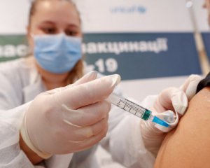 Открыли первый в Украине анонимный кабинет вакцинации