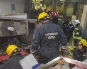 Багатотонний верстат впав на працівників