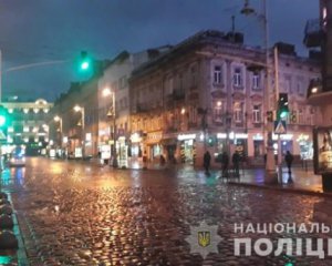 Тягнув тіло кілька кілометрів: водій маршрутки збив двох жінок