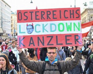 У Відні відбулася масова акція проти карантину