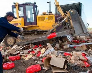 В Москве снова давили подсанкционный сыр