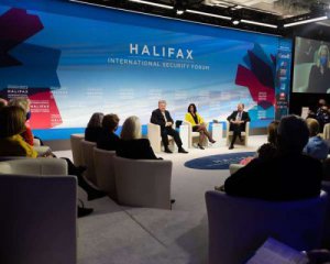 Банкова вимагала від організаторів конференції у Галіфаксі скасувати запрошення Порошенку – Єлісєєв