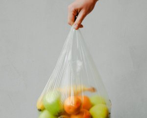 10 грудня в Україні заборонять безкоштовні пластикові пакети