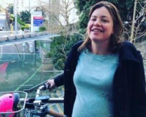 Депутат, у которой начались схватки, поехала рожать в больницу на велосипеде