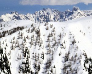 В австрийских Альпах погибли трое лыжников из-за лавины
