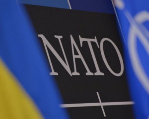 Путін військовим шантажем хоче поступок від НАТО - Арестович