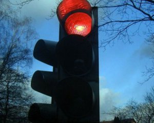 Поехал на красный и сбил человека: автомобиль руководства полиции попал в ДТП