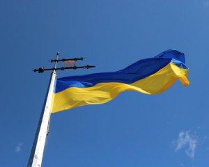 Підлітка запроторили за ґрати за публічне спалення прапора України