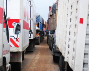 На кордоні з Польщею утворилися кілометрові черги вантажівок